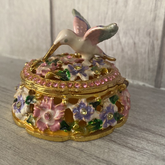 Stunning floral and hummingbird enameled ring box! - Picture 7 of 7